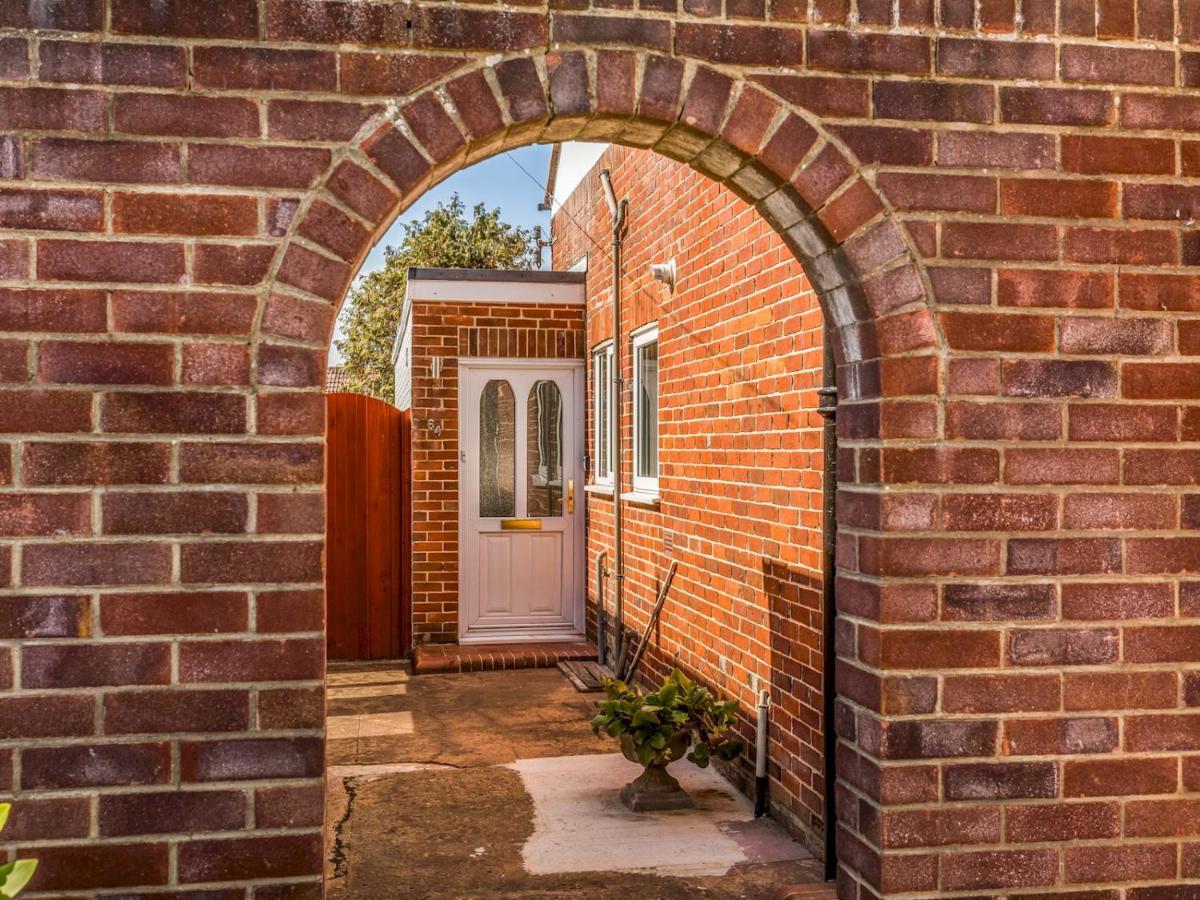 Pass The Keys Lovely Ground Floor Flat With Large Garden Чичестер Экстерьер фото